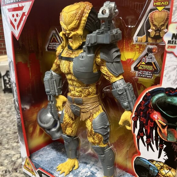 NEW IN BOX PREDATOR SUPER HUNTER 12" ACTION FIGURE - Picture 6 of 6
